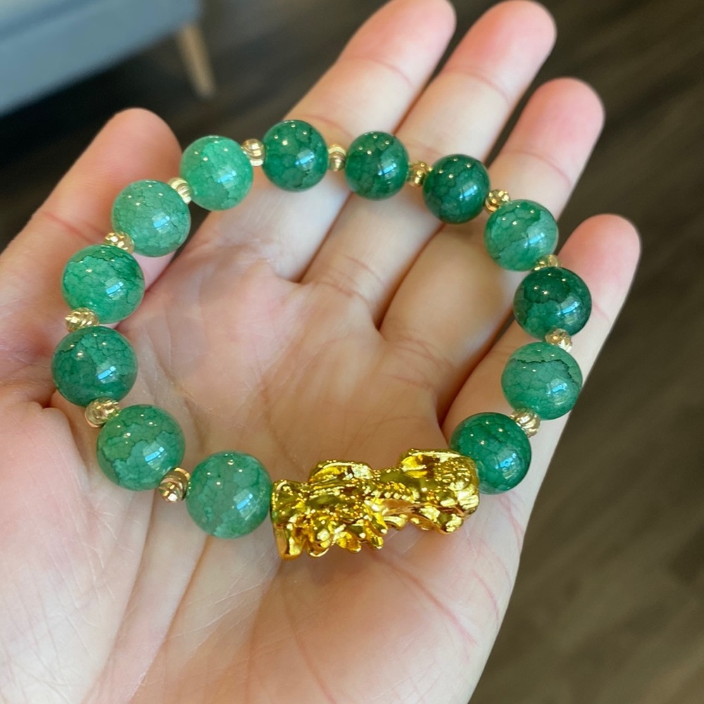 Glass Jade Beads Bracelet with Pixiu Pendent - Picture 6 of 6